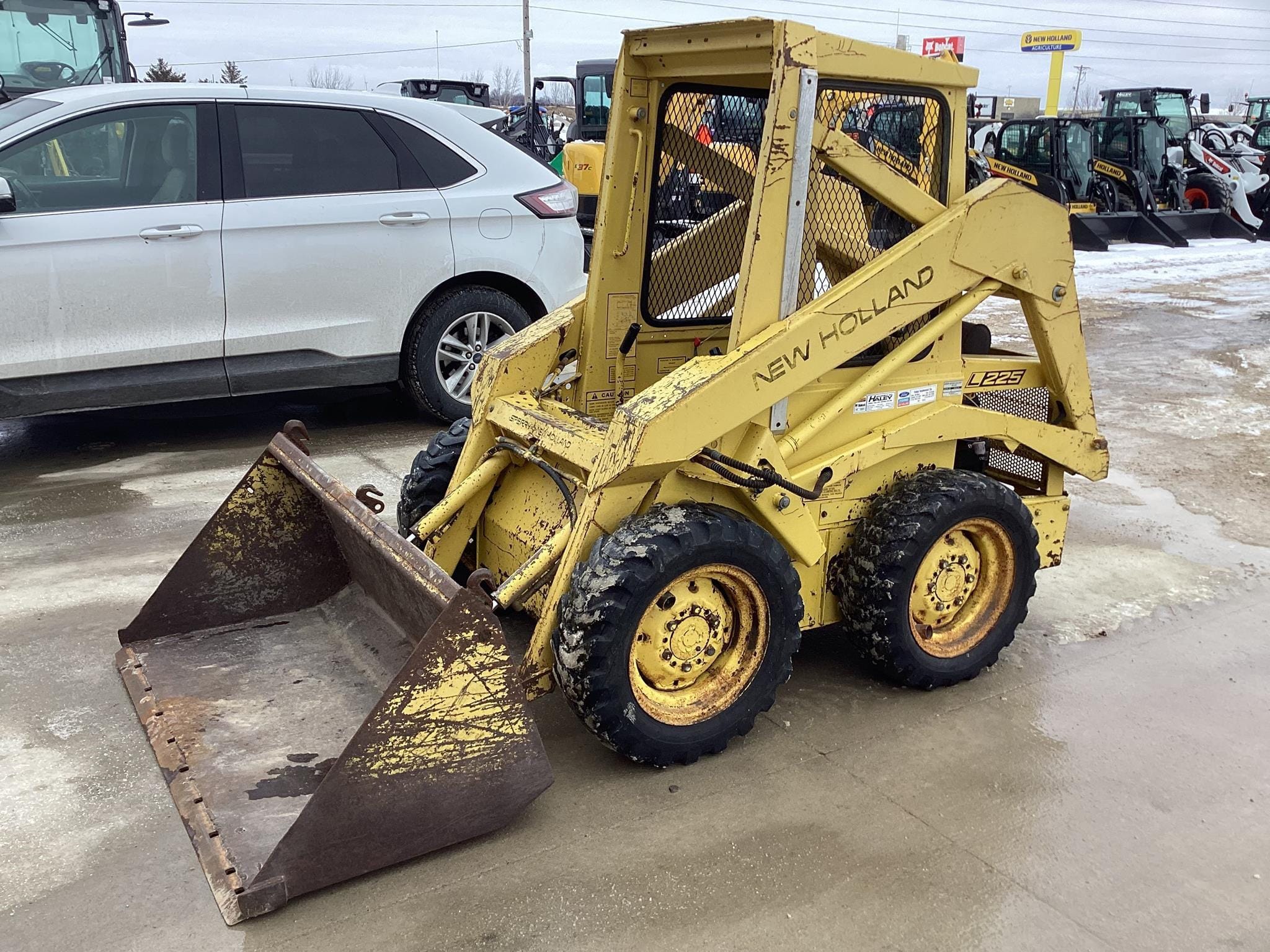 Main image New Holland L225