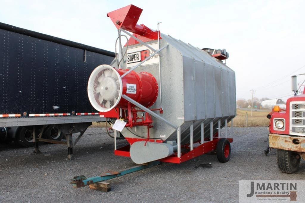 1977 Super B AS600 Equipment Image0