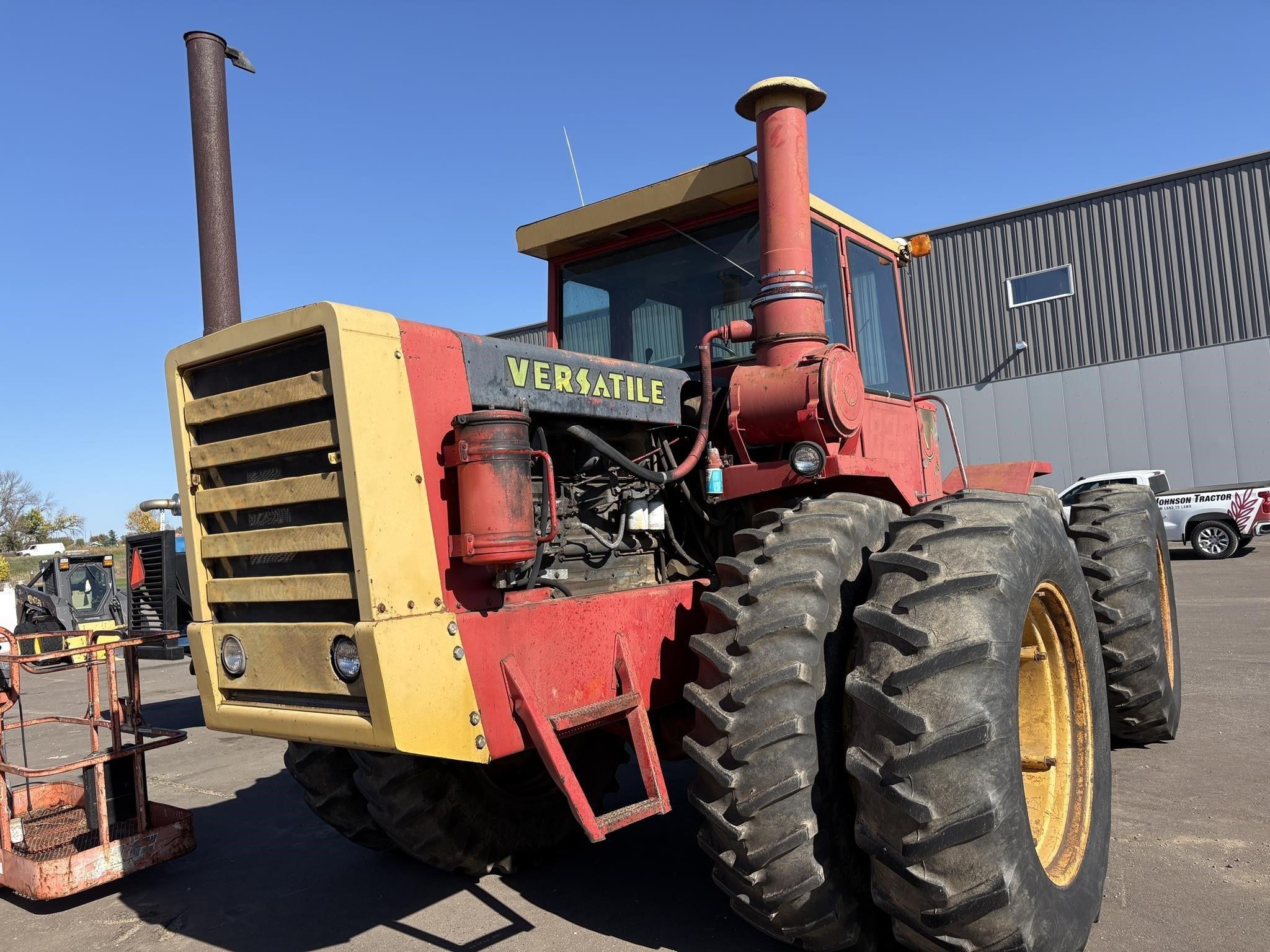1977 Versatile 825 Equipment Image0