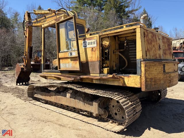 Image of Caterpillar 225LC equipment image 3