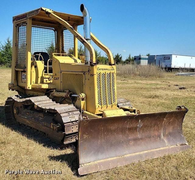 Image of Caterpillar D3 equipment image 2