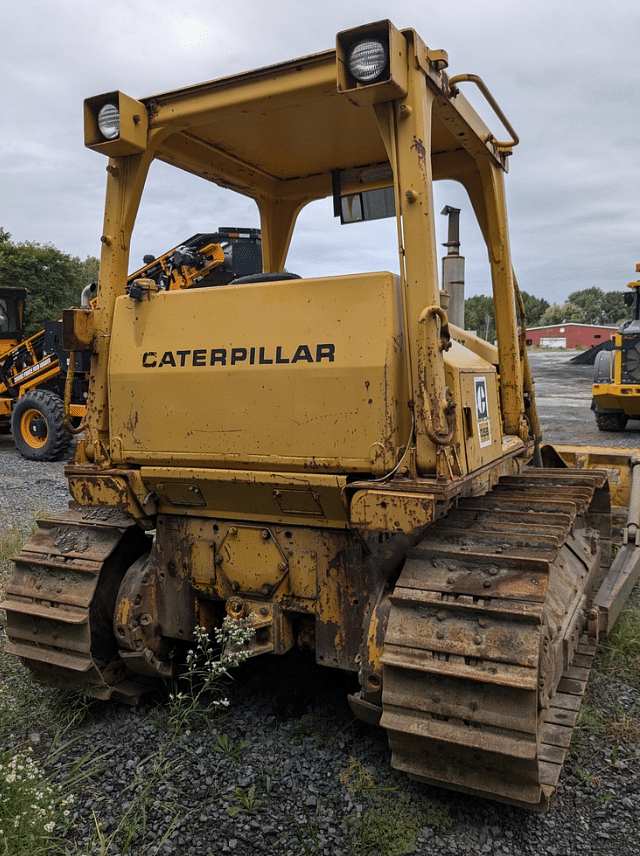 Image of Caterpillar D5B equipment image 4