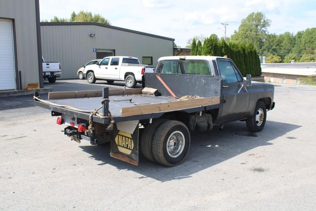 Image of Chevrolet 3500 equipment image 4