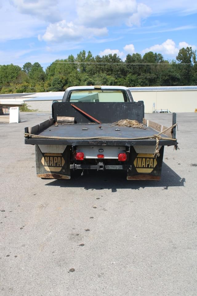 Image of Chevrolet 3500 equipment image 3