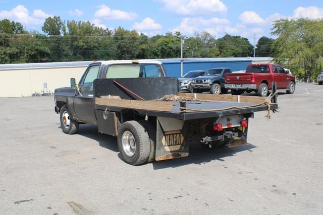 Image of Chevrolet 3500 equipment image 2
