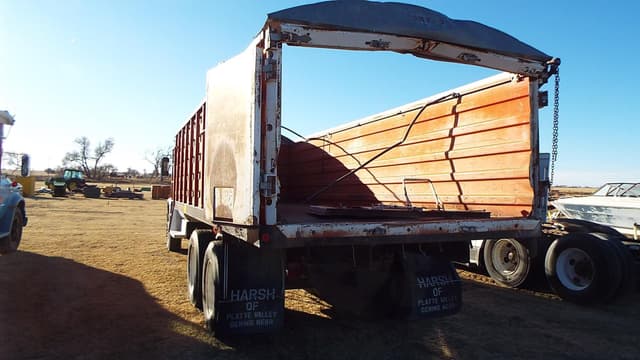 Image of Chevrolet C65 equipment image 3