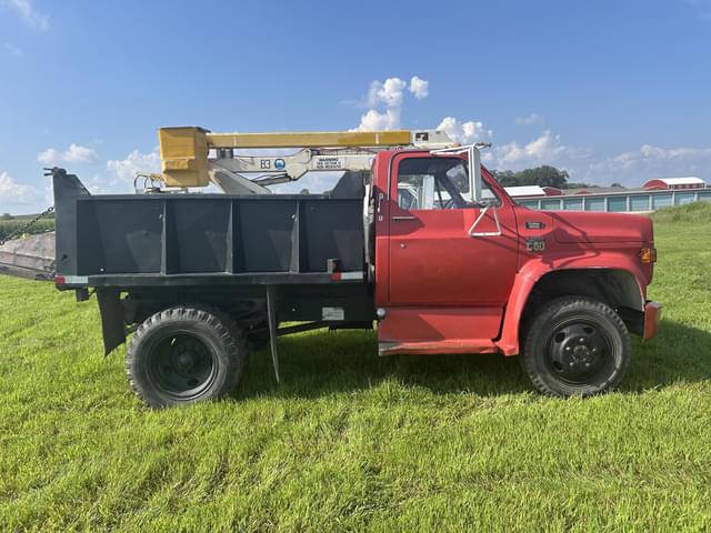 Image of Chevrolet C60 equipment image 3