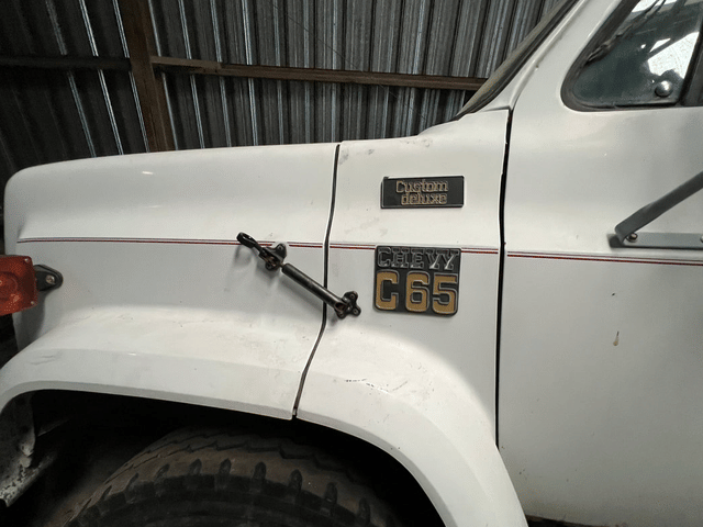 Image of Chevrolet C65 equipment image 1
