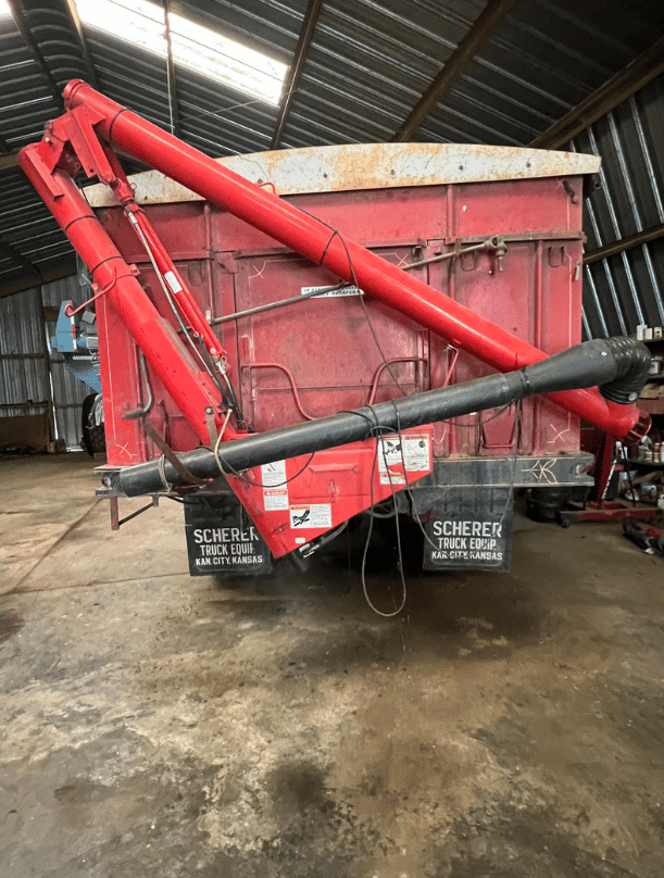 Image of Chevrolet C65 equipment image 4