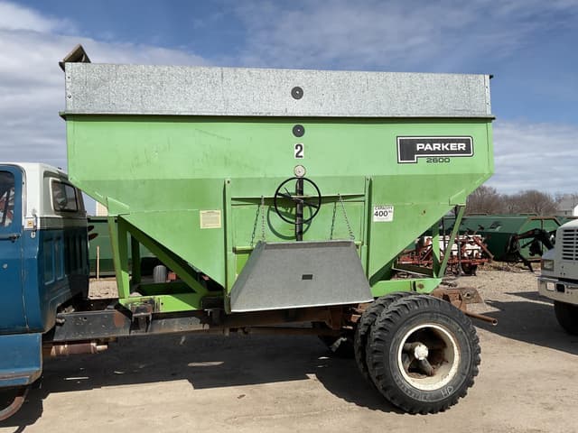 Image of Chevrolet C65 equipment image 1