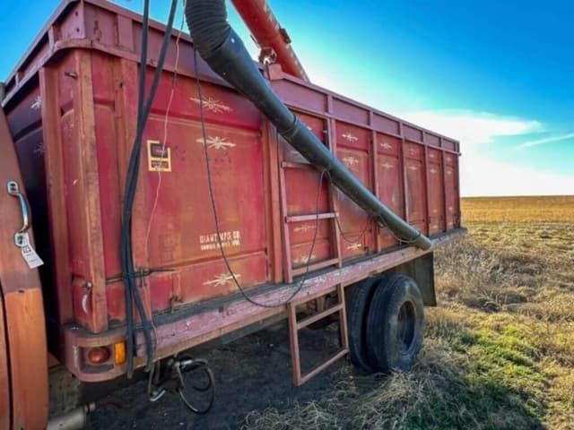 Image of Chevrolet C65 equipment image 3