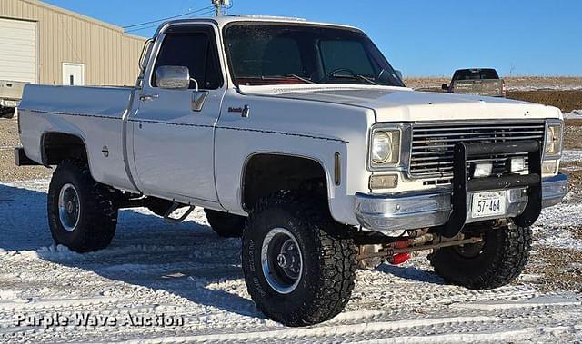 Image of Chevrolet Silverado K10 equipment image 2