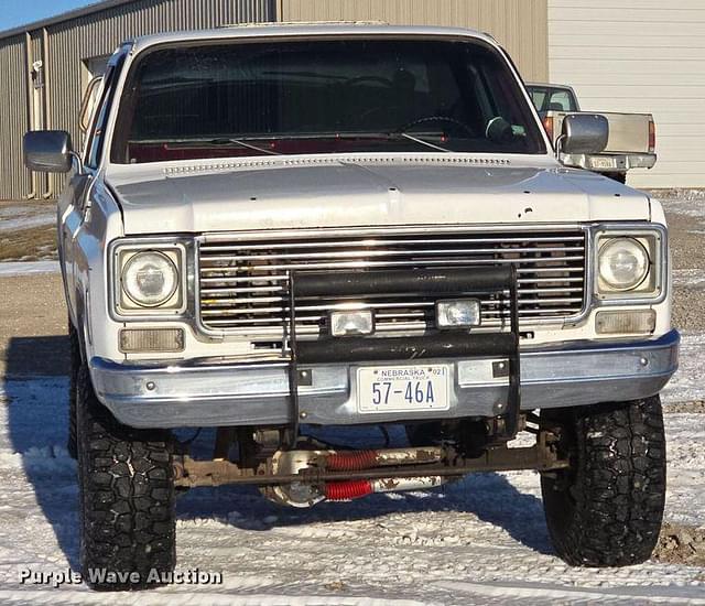 Image of Chevrolet Silverado K10 equipment image 1