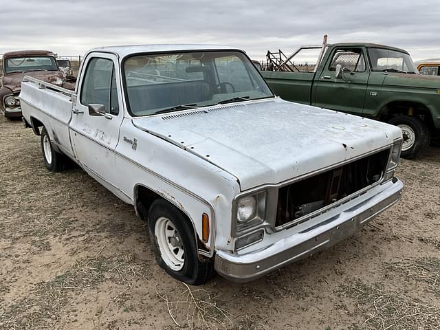 Image of Chevrolet Silverado 10 equipment image 3