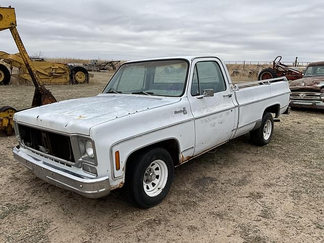 Image of Chevrolet Silverado 10 equipment image 2