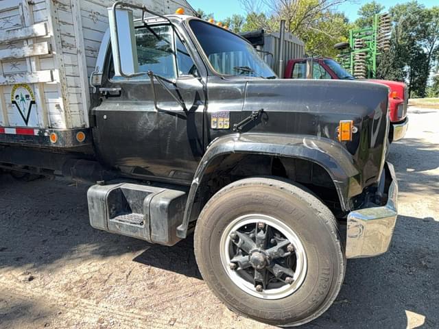 Image of Chevrolet C65 equipment image 3