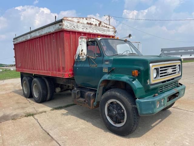 Image of Chevrolet C65 equipment image 1