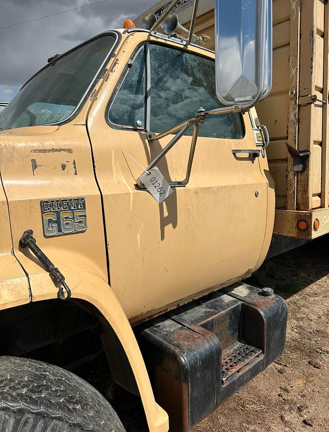 Image of Chevrolet C65 equipment image 2
