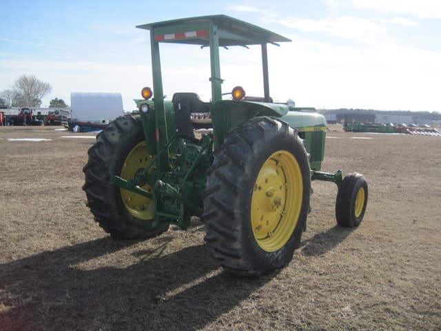 Image of John Deere 2840 equipment image 4