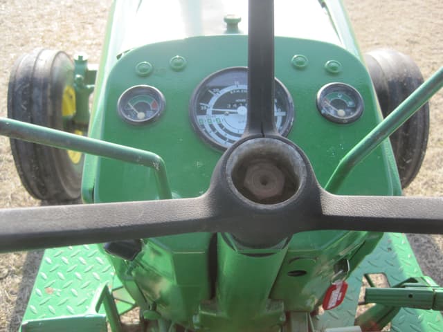 Image of John Deere 2840 equipment image 1