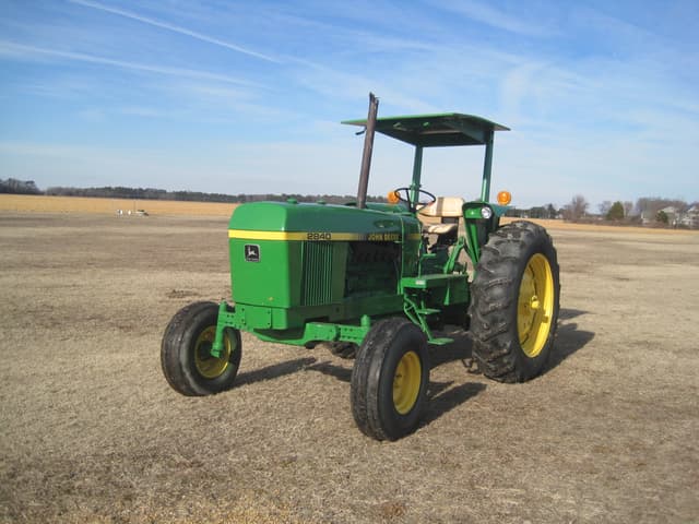 Image of John Deere 2840 equipment image 1