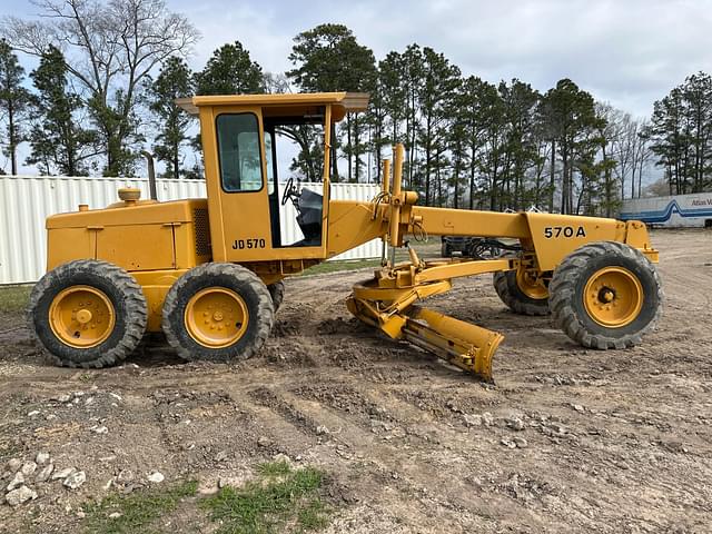 Image of John Deere 570A equipment image 3