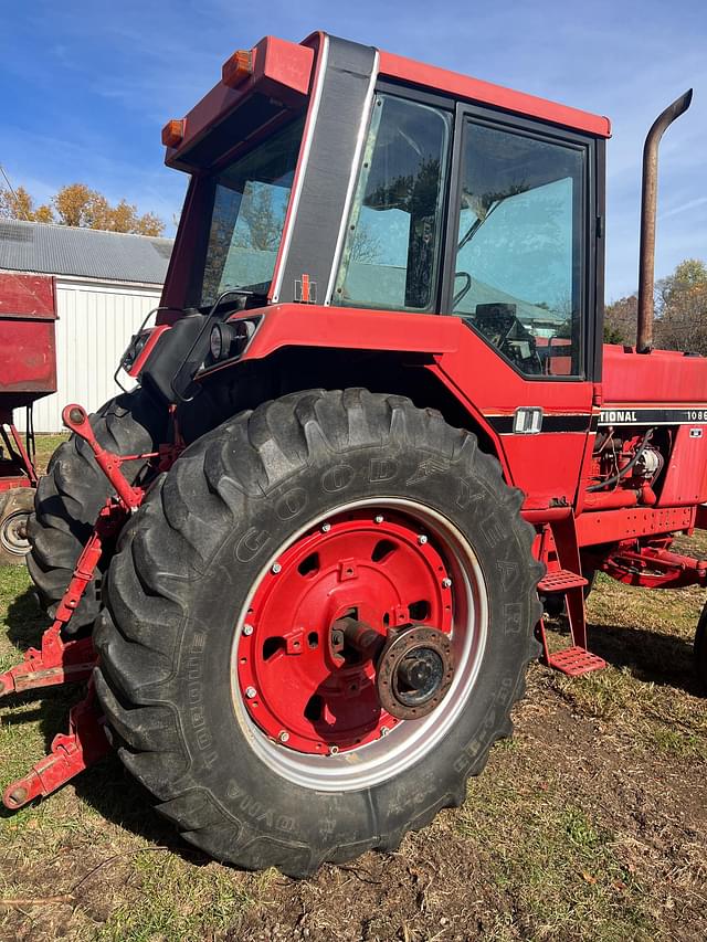 Image of International Harvester 1086 equipment image 4