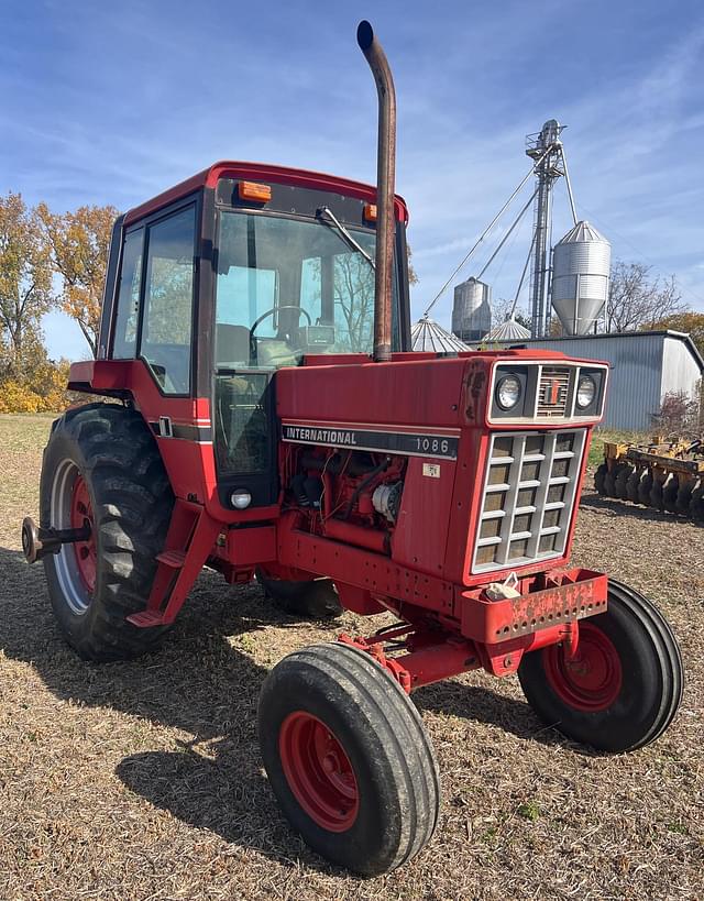 Image of International Harvester 1086 equipment image 1