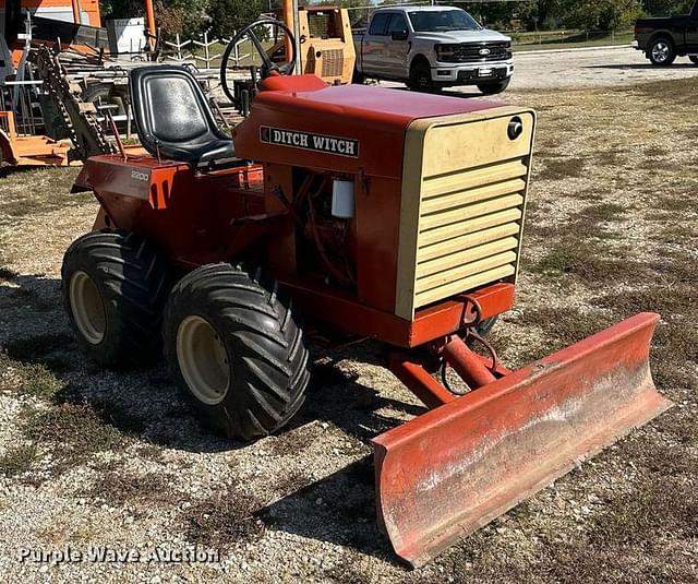 Image of Ditch Witch 2200 equipment image 2