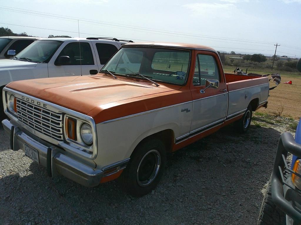 Image of Dodge D150 Image 0