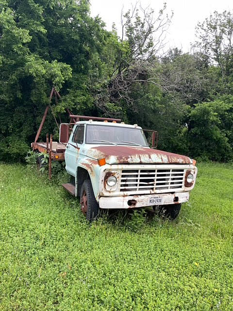 Image of Ford F-600 equipment image 2
