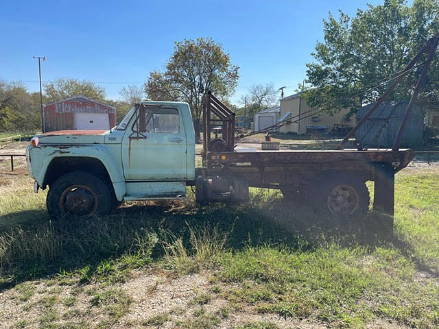 Image of Ford F-600 Primary image