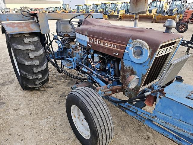 Image of Ford 3600 equipment image 2