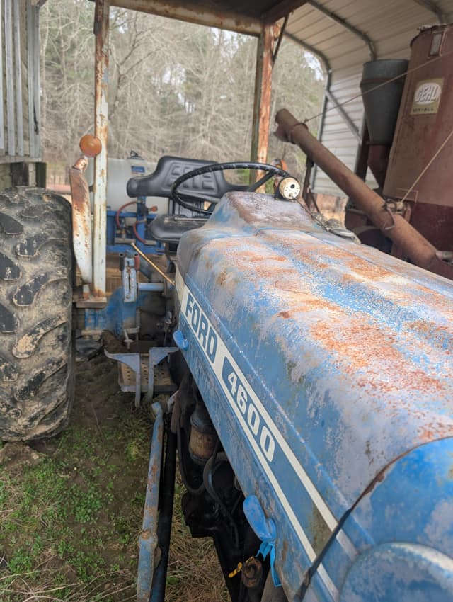 Image of Ford 4600 equipment image 4
