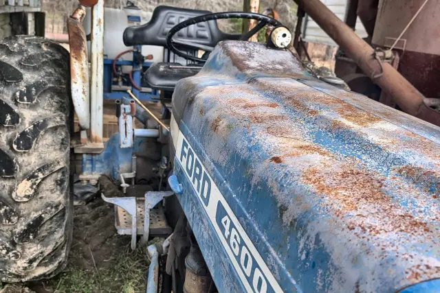 Image of Ford 4600 equipment image 4