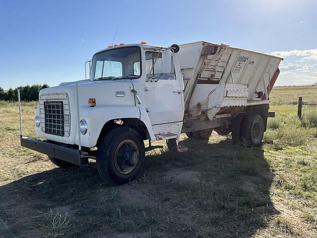 Image of Ford F-700 equipment image 2