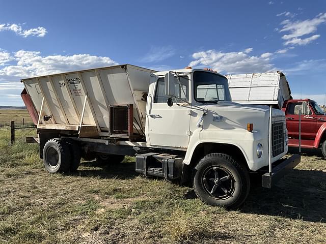 Image of Ford F-700 equipment image 4