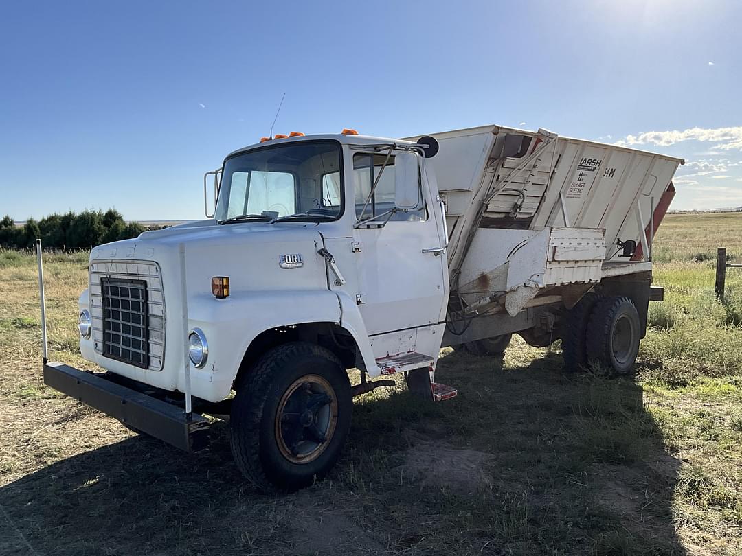 Image of Ford F-700 Primary image