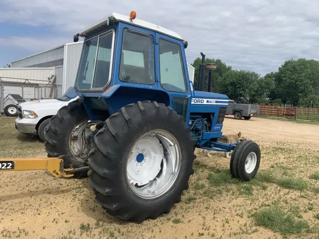 Image of Ford 7700 equipment image 1