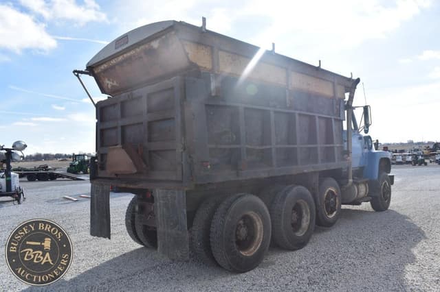 Image of Ford F-8000 equipment image 4