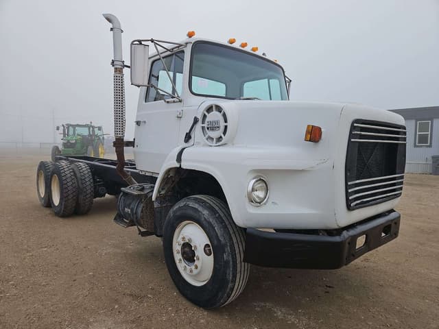 Image of Ford 8000 equipment image 3