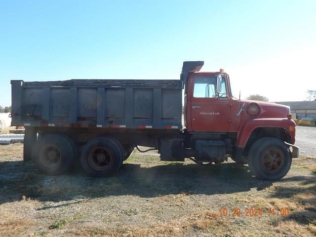 Image of Ford 8000 equipment image 3