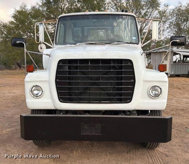 Image of Ford 8000 equipment image 1