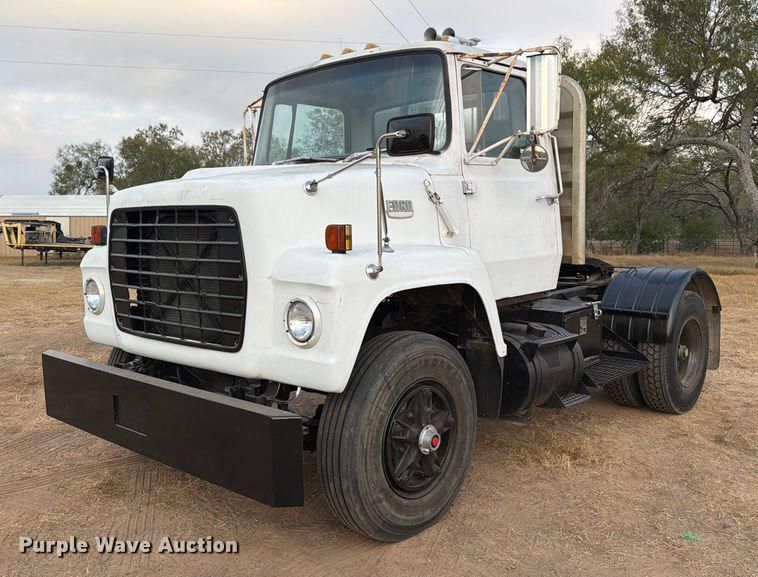 1978 Ford 8000 Equipment Image0