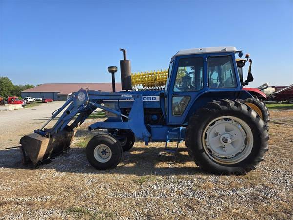 Main image Ford 8700