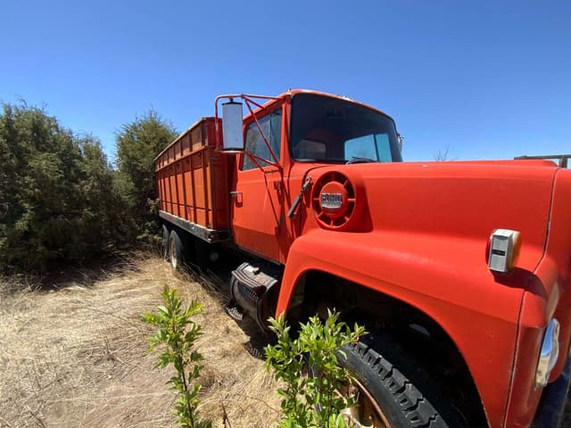 Image of Ford F-880 equipment image 4