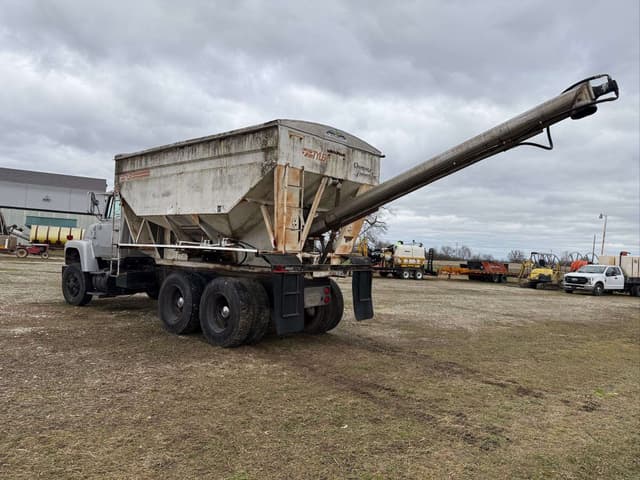 Image of Ford 9000 equipment image 4