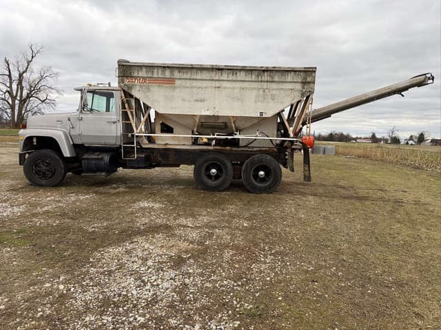 Image of Ford 9000 equipment image 3