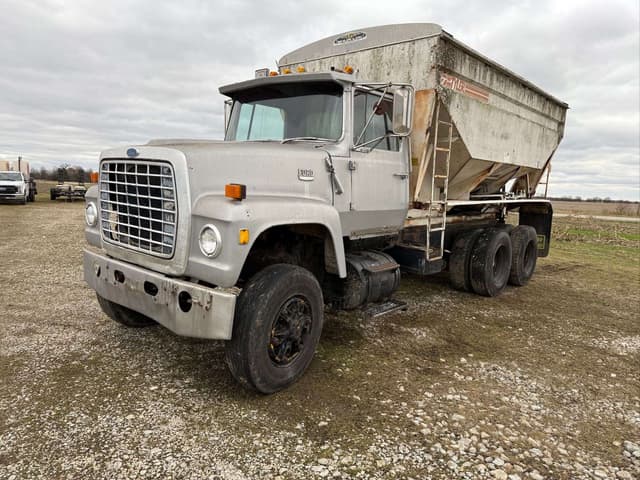 Image of Ford 9000 equipment image 1