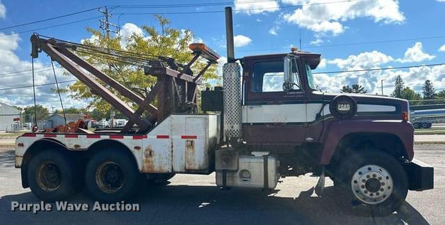 Image of Ford 9000 equipment image 3
